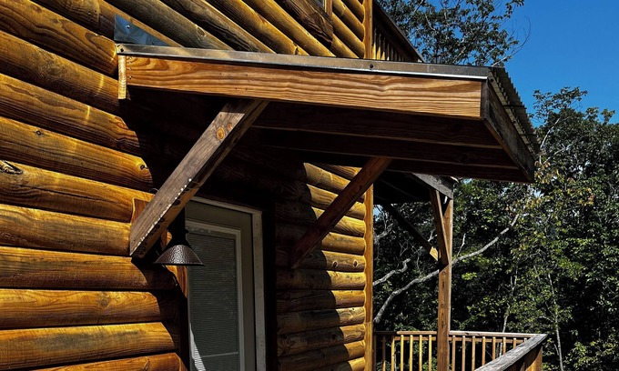 Marietta Appartement | Cozy log home apartment with private deck and mountain view!