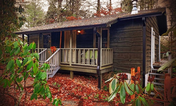 Pineola Cottage | Cozy Love Nest in lake community among the mountains
