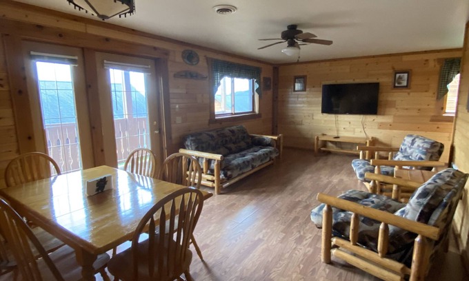 Warrens Cabine | B2G1 NIGHT FREE Cabin-Three Bears/Yogi Waterparks-Book now limited time offer!