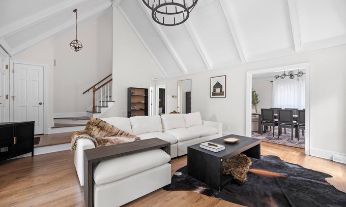 Marvin Maison | Cozy/Luxe Countryside Estate on Private Grounds in South CLT- King Suite!