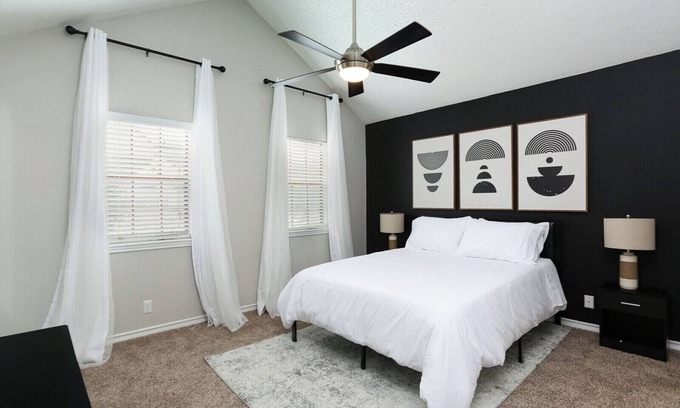 Oakwell Farms Appartement | Cozy Medical Center Apartment