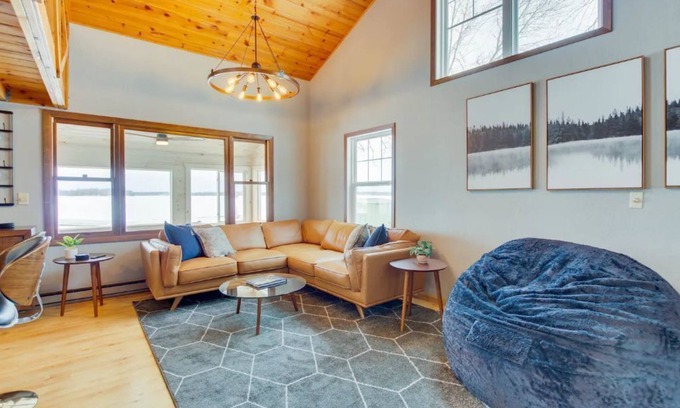 Puposky Cabine | Cozy Mod Cabin On Turtle Lake! No Pets Allowed