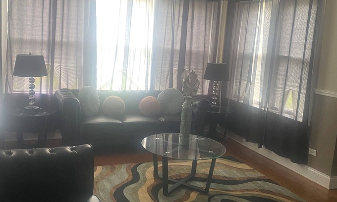 South Shore Appartement | Cozy Modern, 3BRS and 1BA. 5mins from Hyde Park tourist attractions