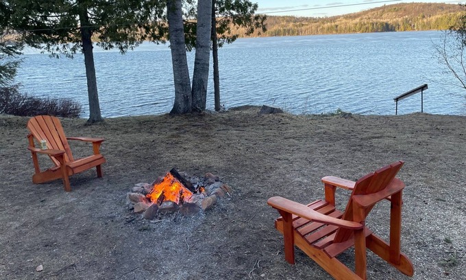 Madawaska Valley Maison | Cozy, modern cottage lots of space, perfect waterfront for swimming / water fun!