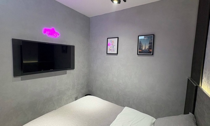Combat Hôtel | Cozy & Modern Room | Break in Belleville Metro & République