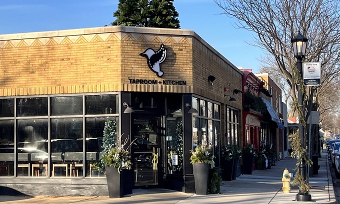 Elmhurst Maison | Cozy, modern, & steps to shops! Pet friendly too!