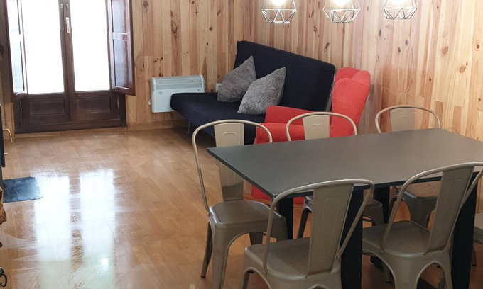Canfranc Appartement | Appartement de montagne avec cheminée et parking à Canfranc, proche des pistes de ski