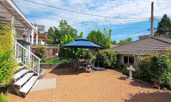 Central Lonsdale Maison | Cozy Mountain Getaway in North Vancouver (Private Suite)