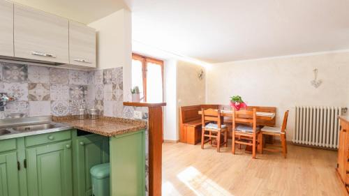 Maresca Appartement | COZY MOUNTAIN RETREAT - with Garden, Wi-Fi