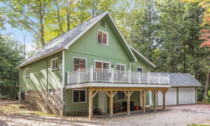 Gilford Maison | Cozy Mountain Retreat: Fireplace, Deck, Near Lakes