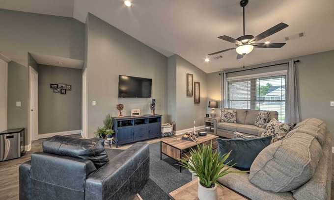 Murray Maison | Cozy Murray Retreat Near MSU & Local Eateries