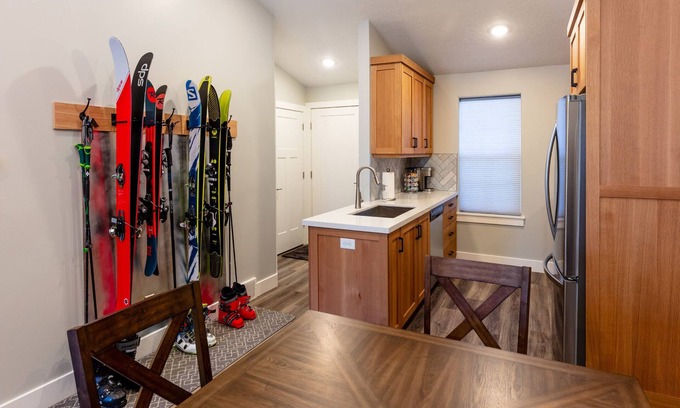 Cottonwood Heights Appartement | Cozy, new, sleeps 6! Best location close to canyons!