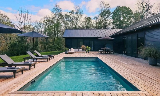 Accord Maison | Retraite confortable nouvellement construite avec piscine en accord, NY !