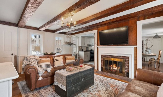 Gilmanton Autre | Cozy Retreat on a Historic Horse Farm! Mini Cows!
