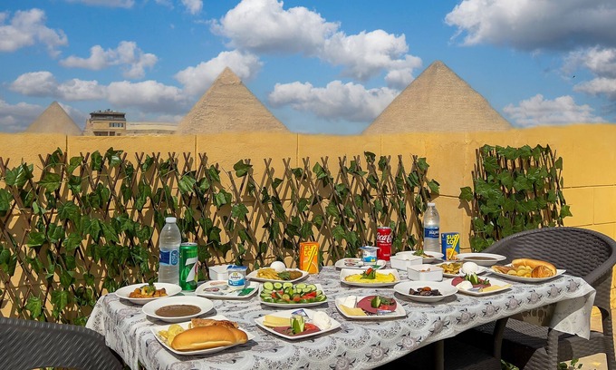 Bulaq ad Dakrur Hôtel | cozy oasis by the pyramids. Welcome to Alaska Pyramids view!!