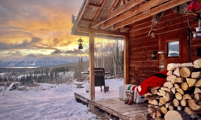 Stikine Region Cabine | Cozy off the grid cabin with stunning view