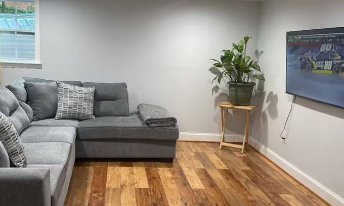 Wheaton-Glenmont Appartement | Cozy one bedroom apartment in charming Home in Silver Spring with WiFi