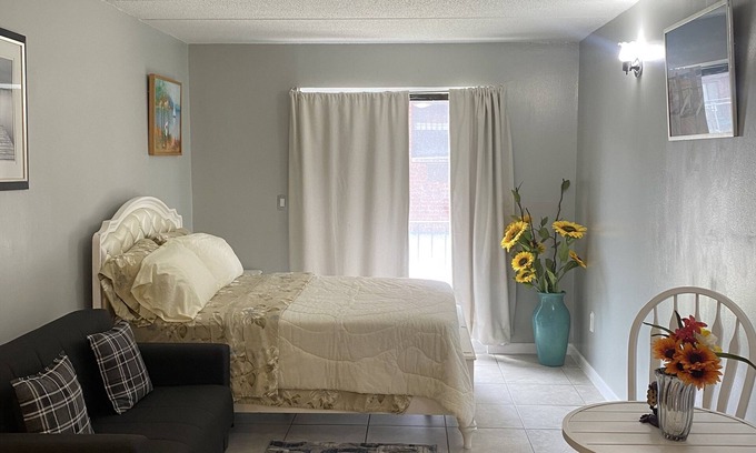 East New York Copropriété | Cozy Paradise at Seaview Condos