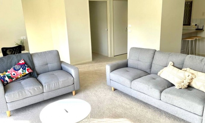 Belmont Appartement | Cozy park-side home close to city and beaches