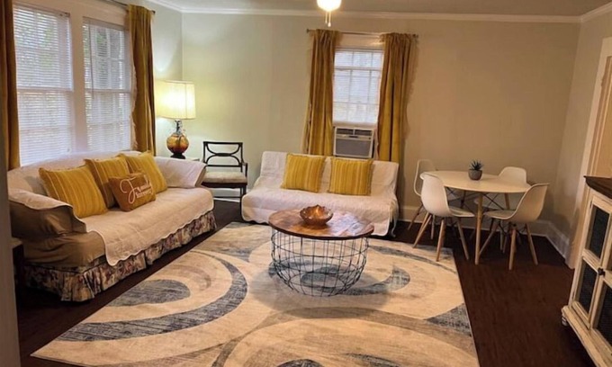 Valdosta Maison | Cozy & Peaceful Cottage near SGMC, VSU, Down town