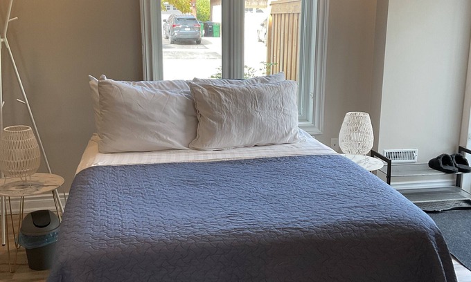 Meadowvale Village Appartement | Cozy, peaceful family-friendly neighborhood-steps away from the credit river