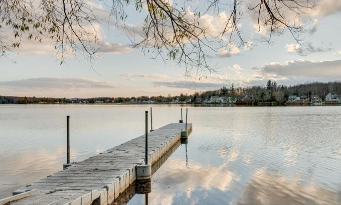 Carbondale Maison | Cozy Pennsylvania Home with Fire Pit and Dock Access!