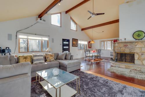 Effort Maison | Cozy Pennsylvania Home with Pool Table and Pool Access