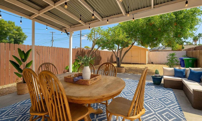 City Heights Maison | Cozy Pet Friendly Escape with Outdoor Dining