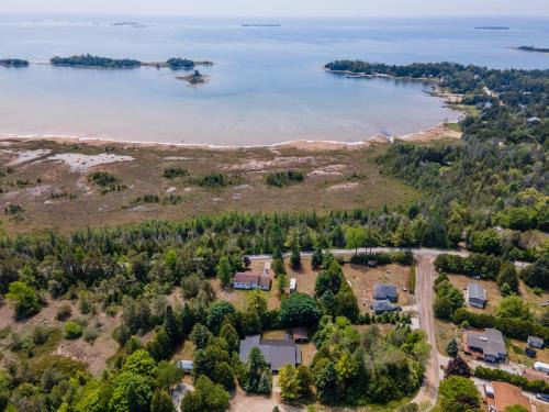 South Bruce Peninsula Maison | Cozy Pet Friendly Getaway W Fireplace