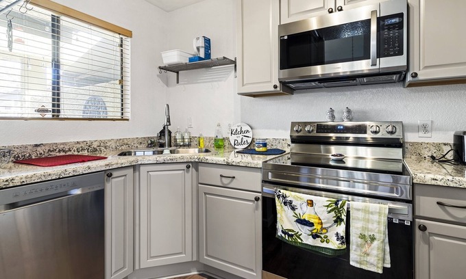 Peters View Copropriété | Family Friendly Condo in Phoenix Biltmore Corridor