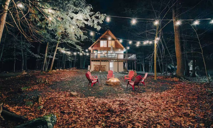 Lake Ariel Cabine | Intimate Chalet w/Deck/FirePit /Grill/ SmartTVs