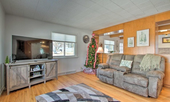 Postville Maison | Cozy Postville Retreat with Fireplaces and Yard!