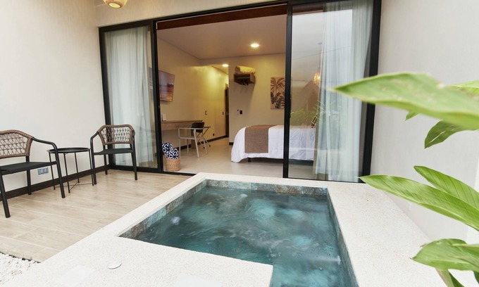 Arenal Hot Springs Appartement | Cozy private studio with WiFi, AC, jacuzzi, volcano views, 8min drive to Fortuna