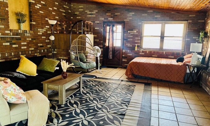 Rotterdam Maison | Cozy, Private1-bedroom in charming Schenectady with Private Bathroom