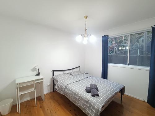 Carlingford Maison | Cozy Queen Room close to Shops and Station - NC2