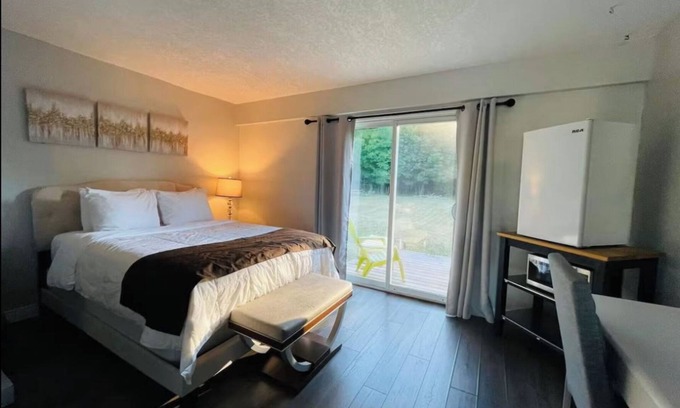 Wiarton Appartement | Cozy Queen Suite 01 Peninsula Motel, Minutes from Wiarton Waterfront