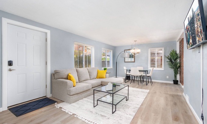 Pittsburgh Appartement | Cozy & Quiet 2-Bedroom Retreat in Pittsburgh with WiFi and Parking