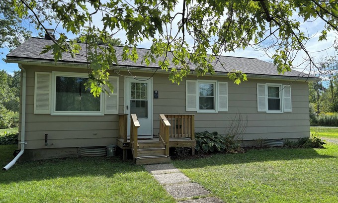 Hudson Maison | Cozy Fox Cottage near downtown Hudson