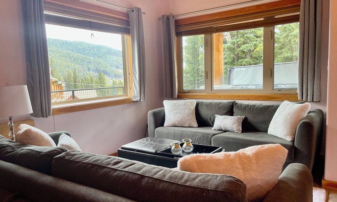Okanagan-Similkameen Copropriété | Cozy, quiet forest retreat with private hot tub and valley views