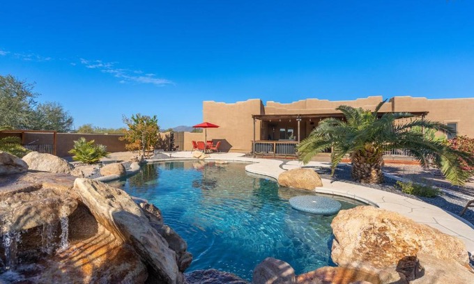 Desert Hills Maison | Cozy quiet home BBQ Pool Outdoor entertaining
