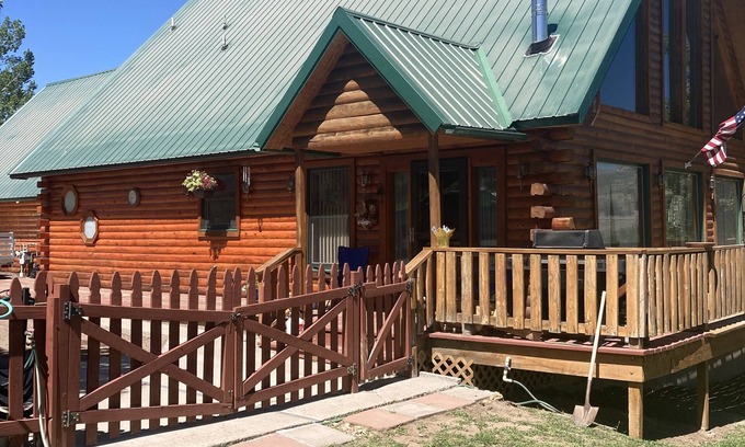 Collbran Maison | Cozy, Quiet Small Town Log Home. With Beautiful Mountain View.
