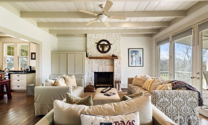 Brenham Maison | Cozy Ranch Home minutes from Brenham, Bellville, Round Top!