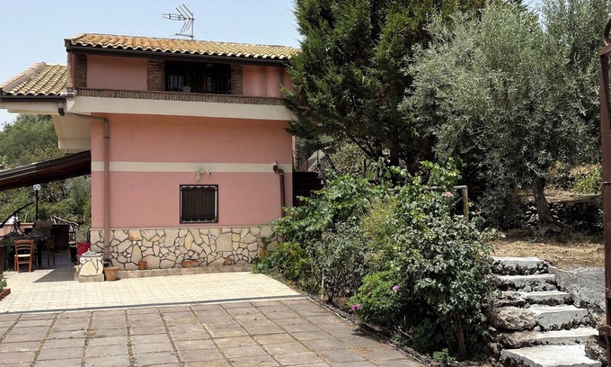Santa Maria di Licodia Appartement | Cozy retreat nestled in the greenery and silence of unspoiled nature