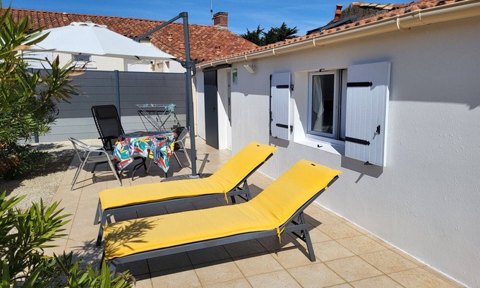 Saint-Vincent-sur-Jard Cottage | Charmante maison rénovée avec jardin commun, proche plage et commerces, idéale pour 2 personnes