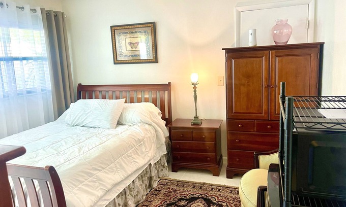 Cypress Point Appartement | Cozy Renovated Efficiency in Pompano Beach!