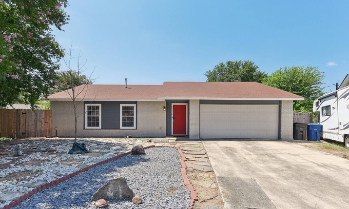 Babcock North Maison | Cozy Rental Near Medical Center, UTSA, Six Flags, Lackland AFB, La Cantera, Rim