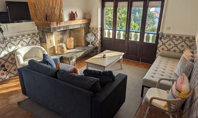 Ericeira Maison | Cozy Retreat 400m from the Beach (plus home gym, patio and garden)
