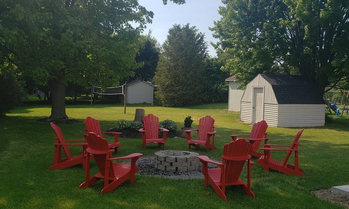 Dashwood Maison | Cozy Retreat by the Lake - Perfect for Families and Groups