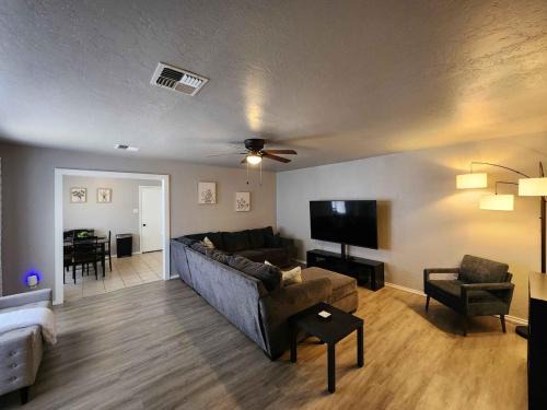 Lawton Maison | Cozy Retreat Family Pet Friendly Near Ft Sill