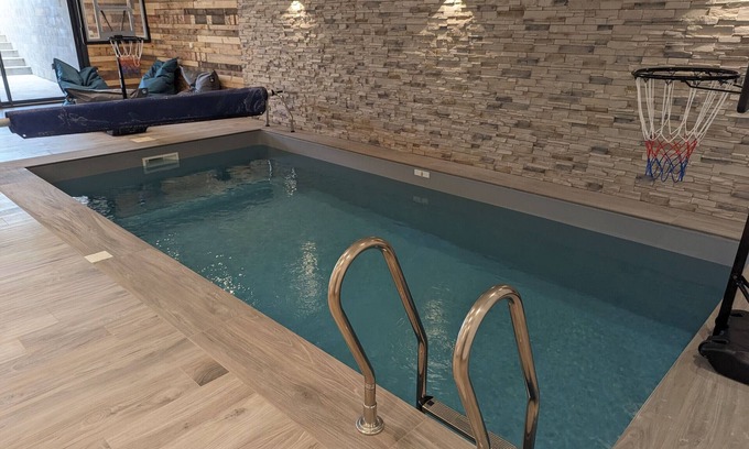 Curel Cottage | Maison avec piscine intérieure, terrasse et Wi-Fi gratuit à Curel